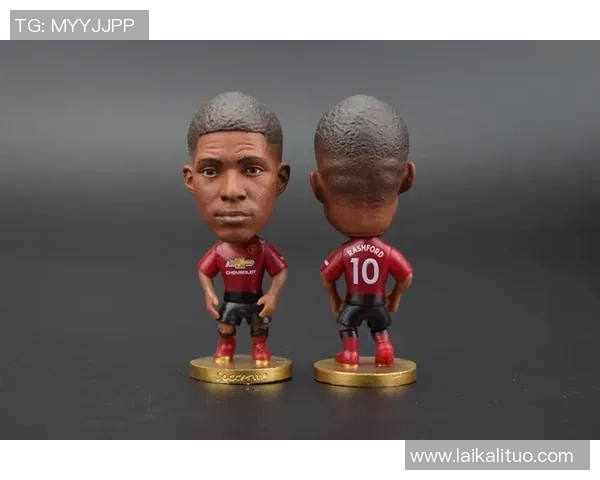 以足球球星合照为核心打造独特纪念收藏家居装饰摆件