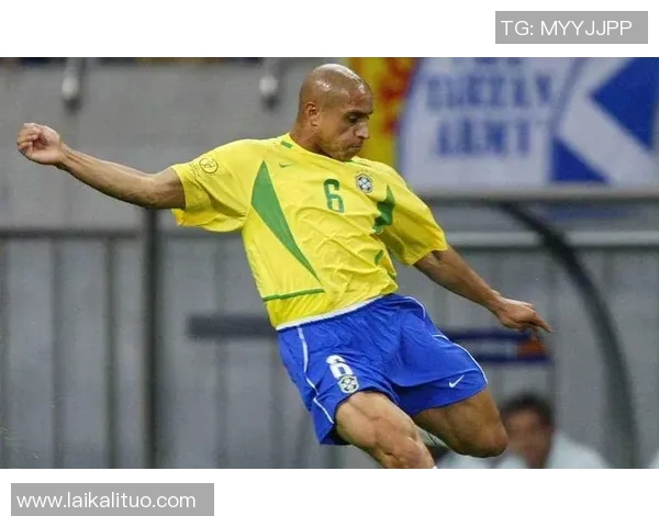 以卡洛斯足球巨星头像展现绿茵传奇与巴西辉煌记忆