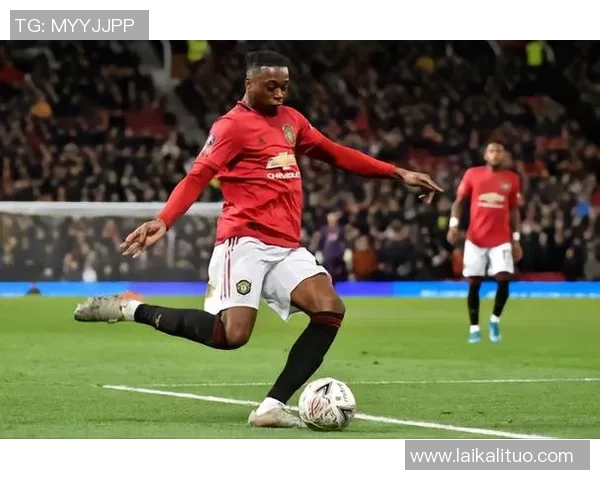 刚果足球球星的崛起与挑战:他们如何在国际舞台上展现实力与风采 刚果足球球星的崛起与挑战:他们如何在国际舞台上展现实力与风采